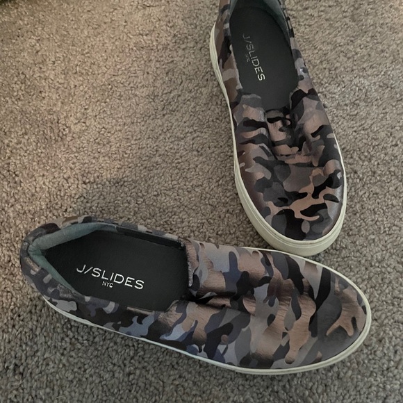 Camo print J Slides - Picture 3 of 3